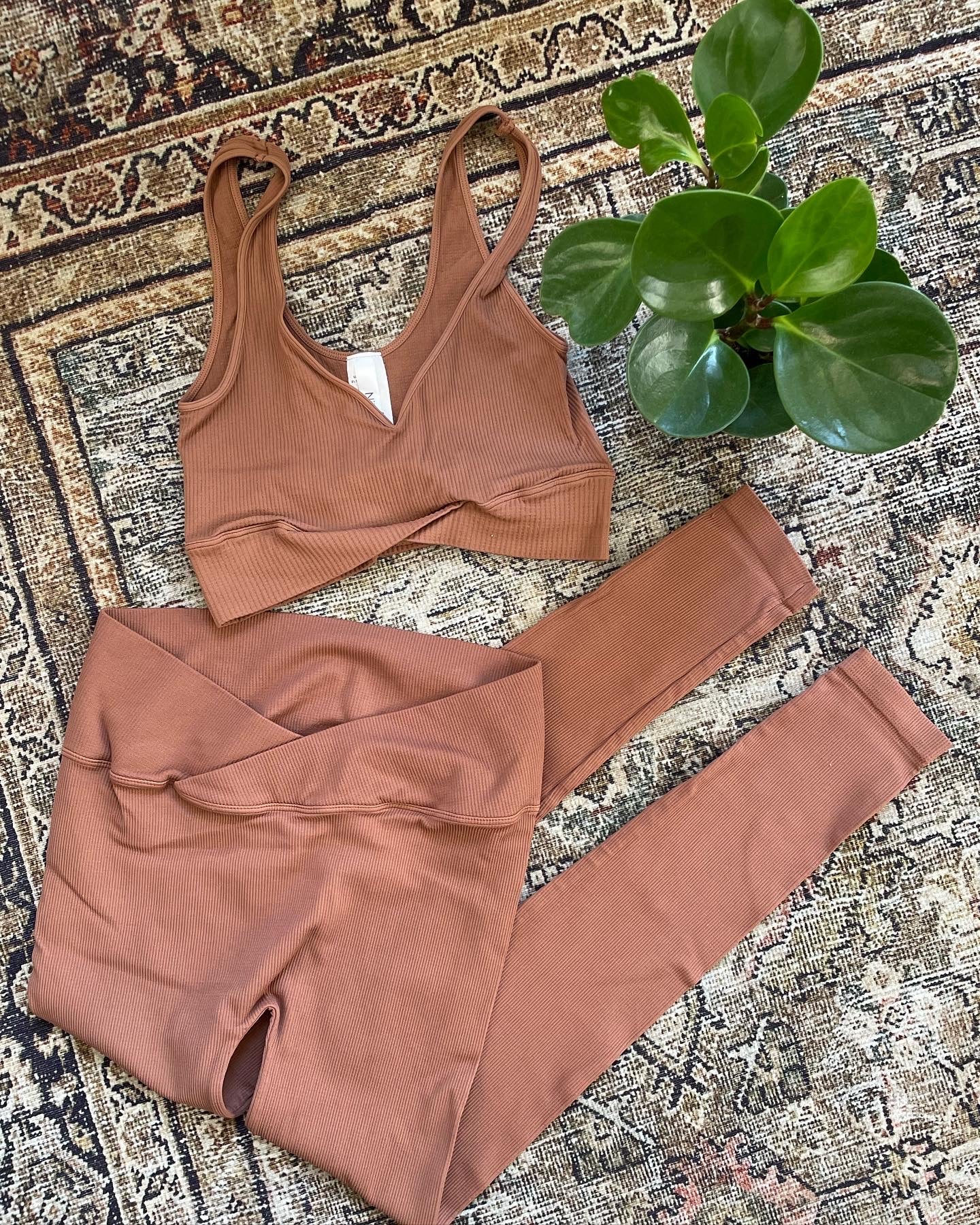 Ribbed Crossover Waistband Leggings