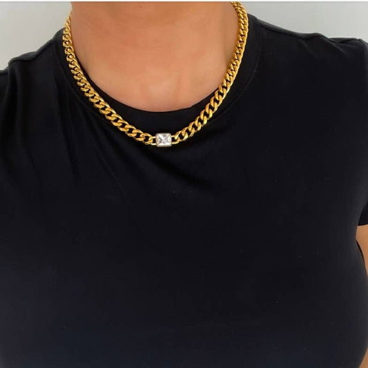 DIAMOND PENDANT NECKLACE