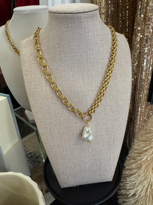 Paloma Pearl Necklace