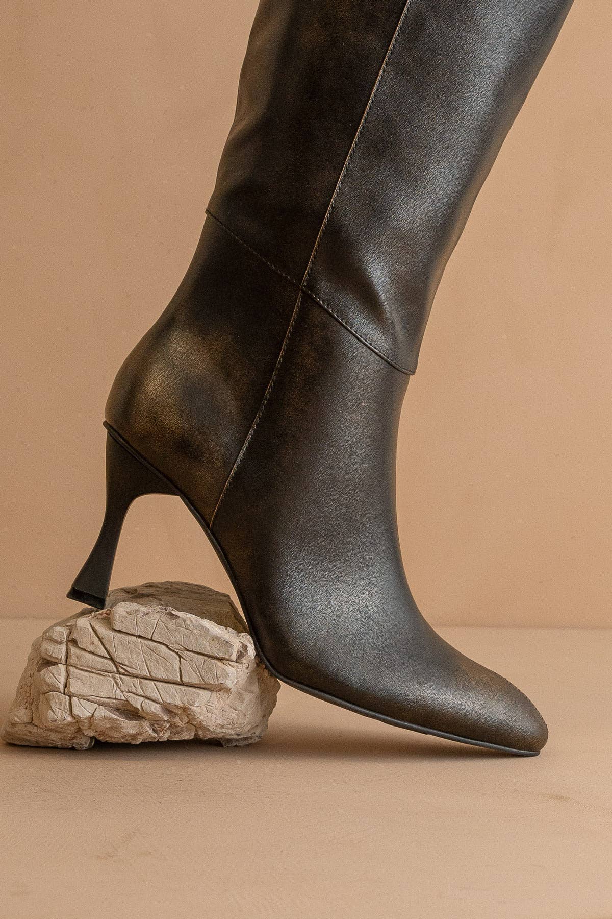 The Lexington | Distress Black