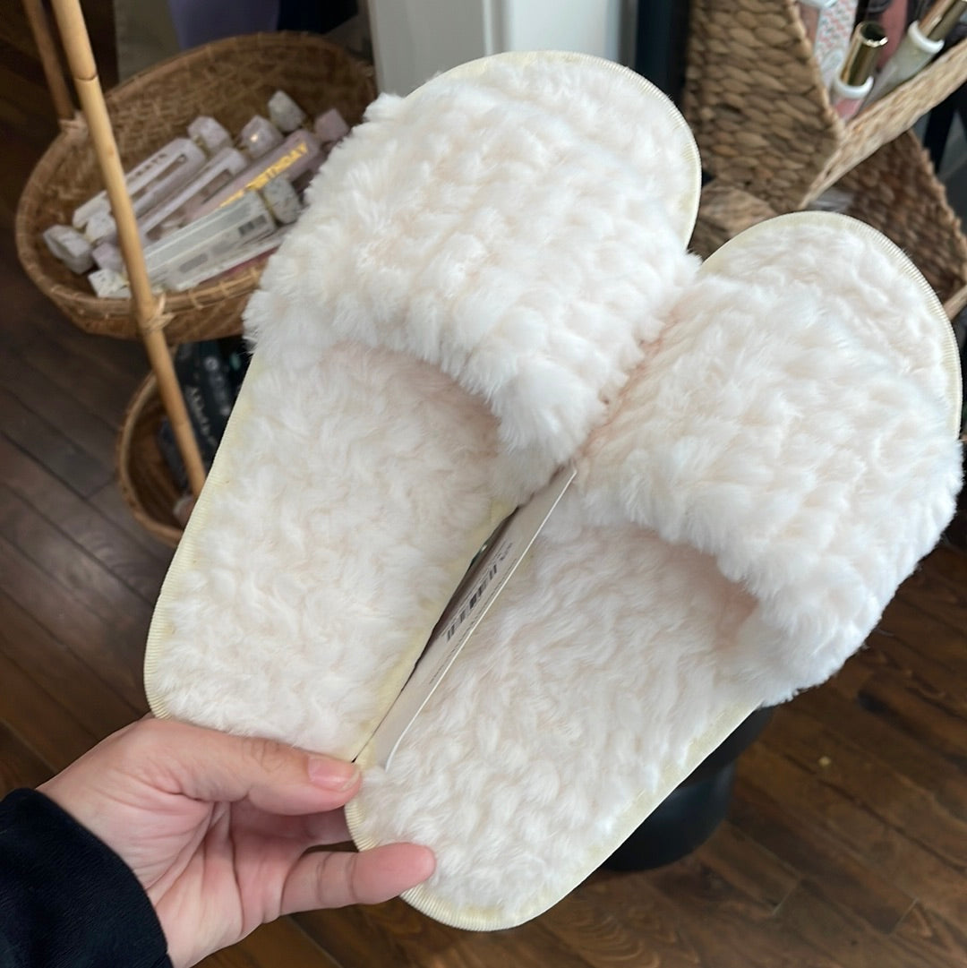 Cozy Fur Slippers - Cream